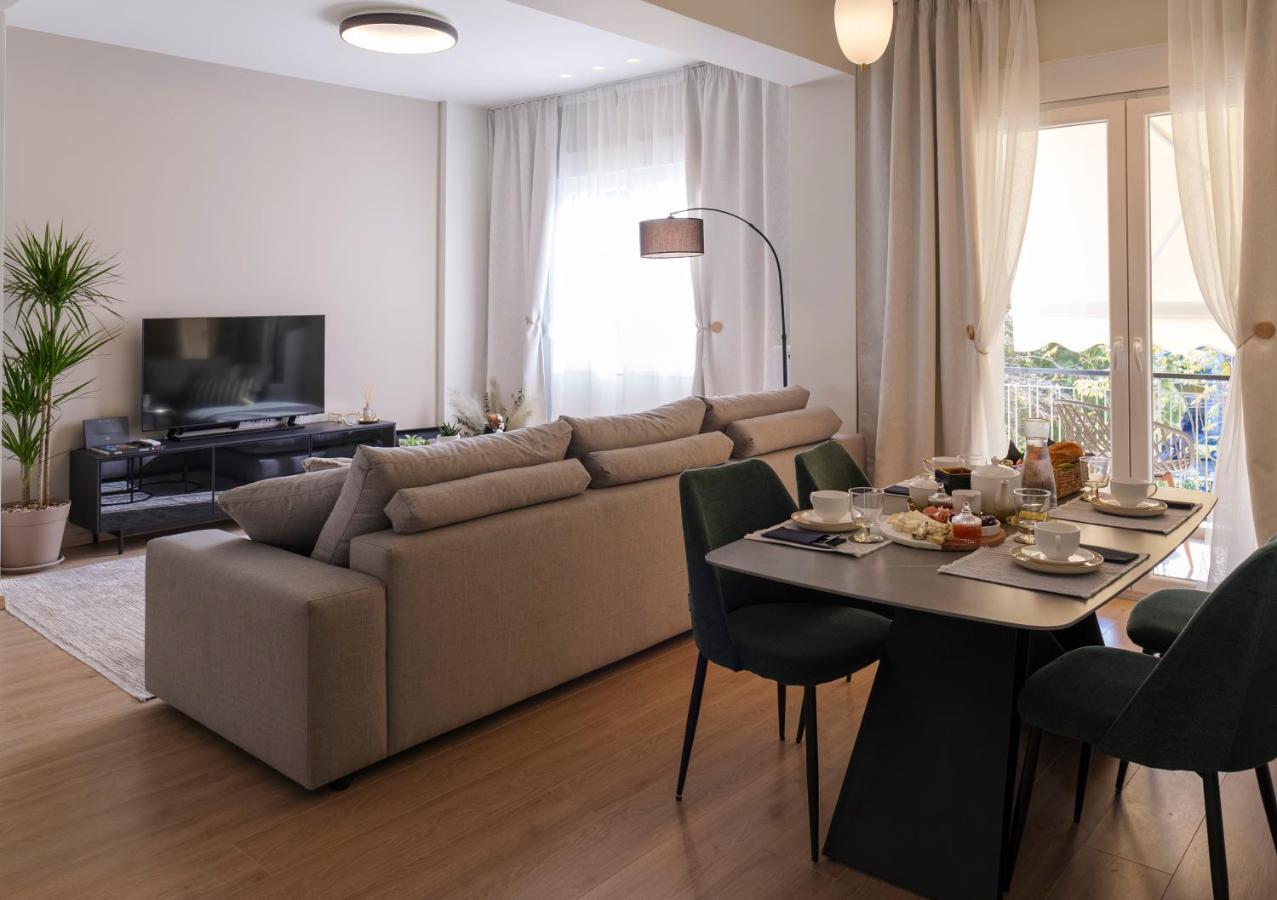 Acropolis Deluxe 2Br Apartment เอเธนส์ ภายนอก รูปภาพ