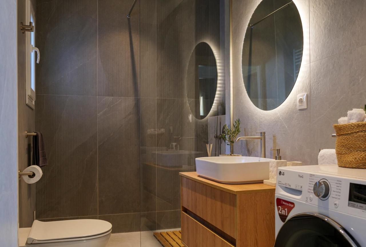 Acropolis Deluxe 2Br Apartment เอเธนส์ ภายนอก รูปภาพ
